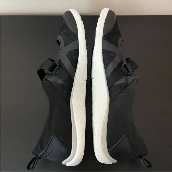 Lands’ End Mary Jane Water Shoes - Picture 3 of 11